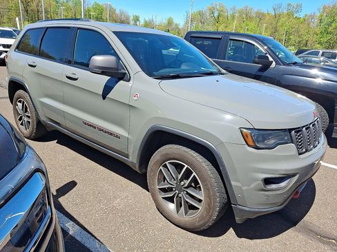 Used 2021 Jeep Grand Cherokee Trailhawk w/ Premium Lighting Group AWD/4WD image 3