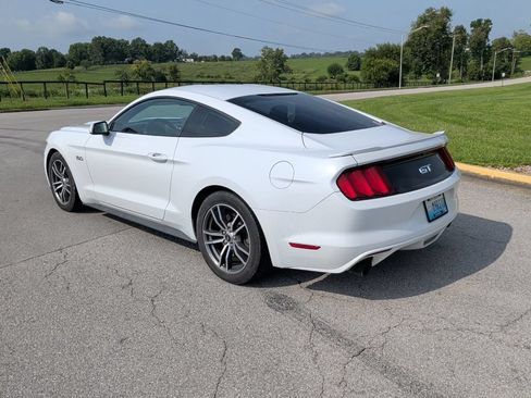 Used 2016 Ford Mustang GT RWD image 4