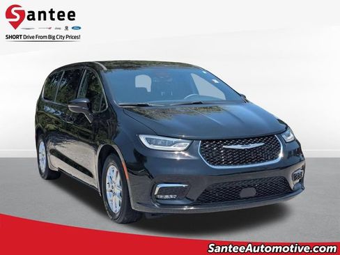 Used 2025 Chrysler Pacifica Select FWD image 1