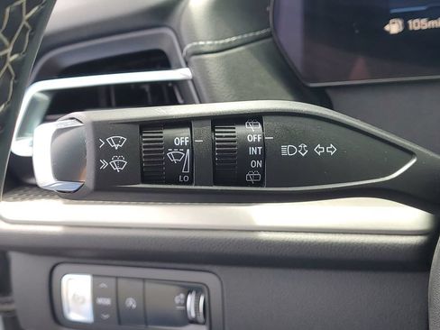 Used 2025 Chevrolet Traverse LT w/ Driver Confidence Package FWD image 11