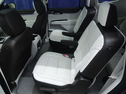 Used 2025 GMC Acadia Denali w/ Super Cruise Package FWD image 28