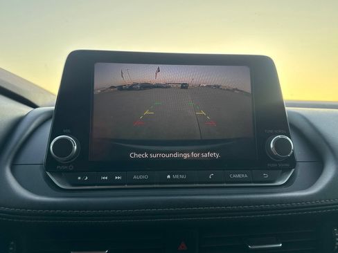 Used 2023 Nissan Rogue S FWD image 42