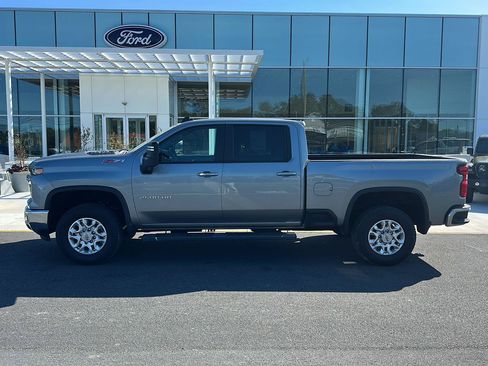 Used 2024 Chevrolet Silverado 2500 LT w/ Convenience Package AWD/4WD image 8