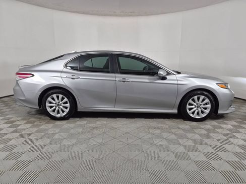 Used 2019 Toyota Camry LE w/ Convenience Package FWD image 2