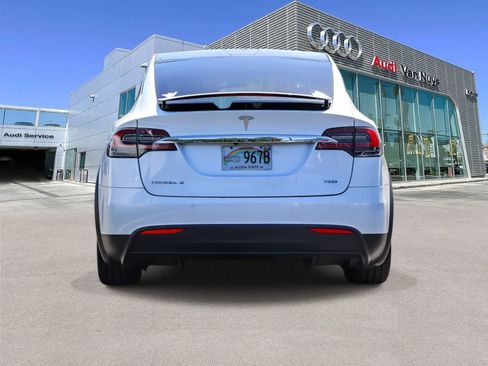 Used 2018 Tesla Model X 75D AWD/4WD image 3