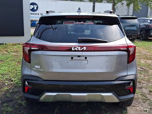 Certified 2025 Kia Seltos EX FWD image 5