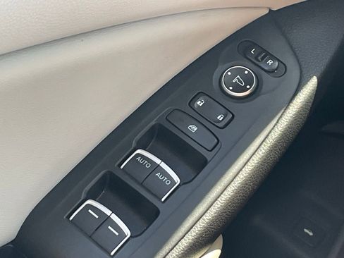 Used 2018 Honda Accord Touring image 14