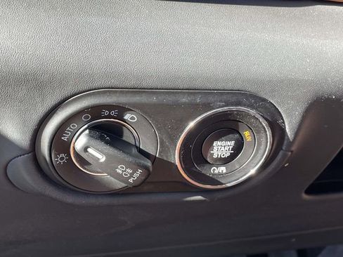 Used 2021 Maserati Levante image 18