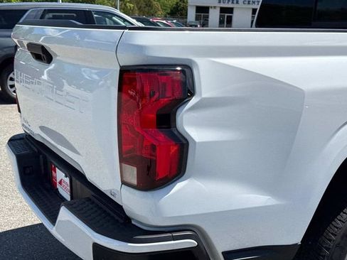 Used 2024 Chevrolet Colorado LT w/ LT Convenience Package RWD image 12