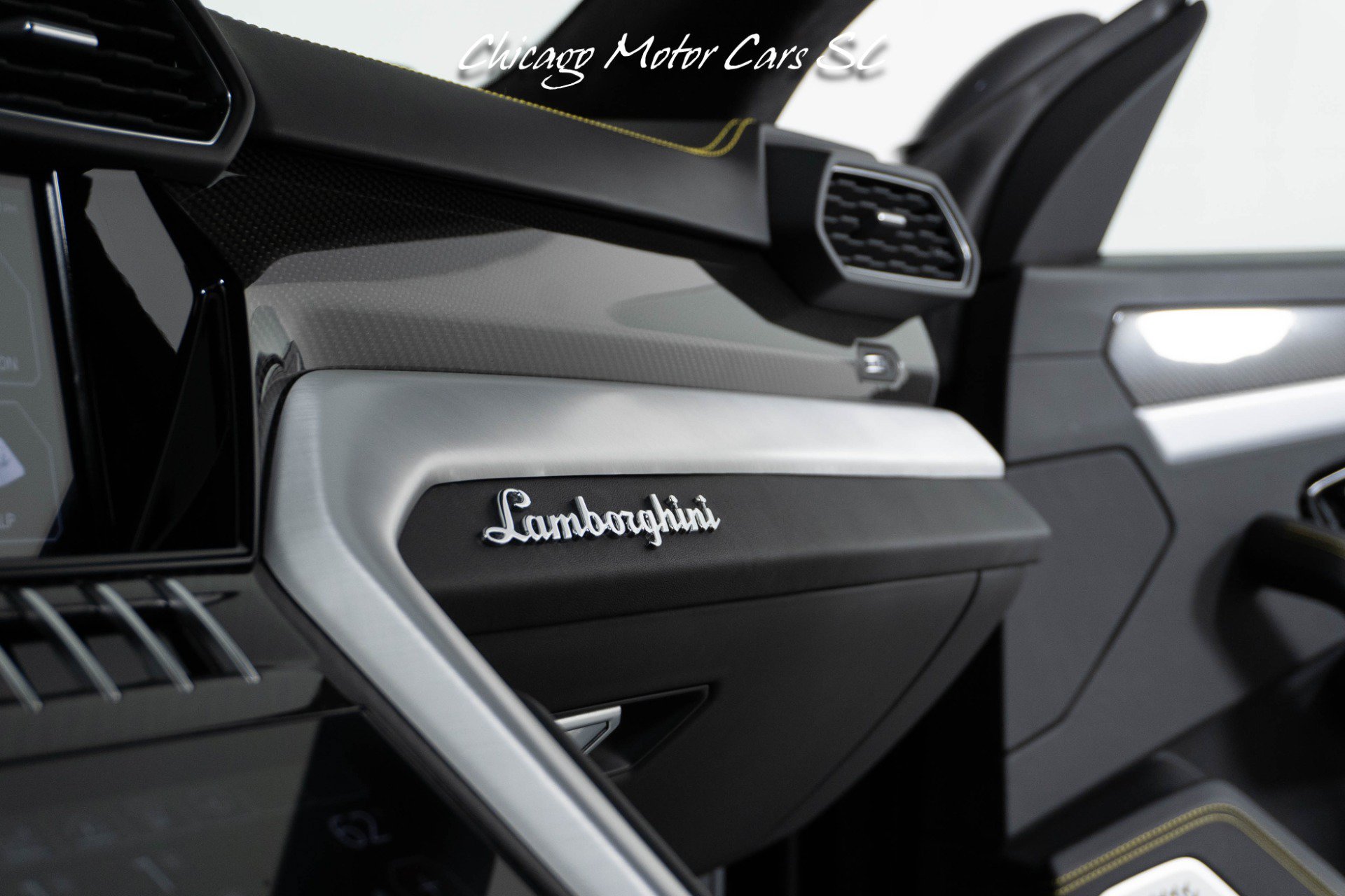 Used 2021 Lamborghini Urus AWD/4WD image 33