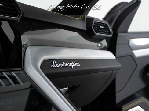 Used 2021 Lamborghini Urus AWD/4WD image 33