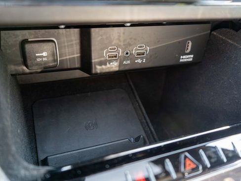 Used 2023 Jeep Wagoneer Series III w/ Premium Group I AWD/4WD image 37