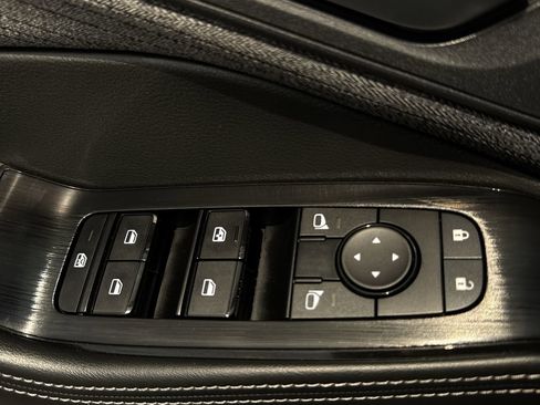 Used 2023 Nissan Rogue SV image 12