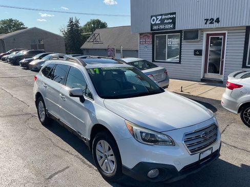 Used 2017 Subaru Outback 2.5i Premium AWD/4WD image 2