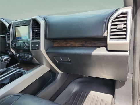 Used 2019 Ford F150 Lariat w/ Trailer Tow Package RWD image 22