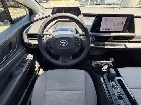 Used 2025 Toyota Prius LE FWD image 15