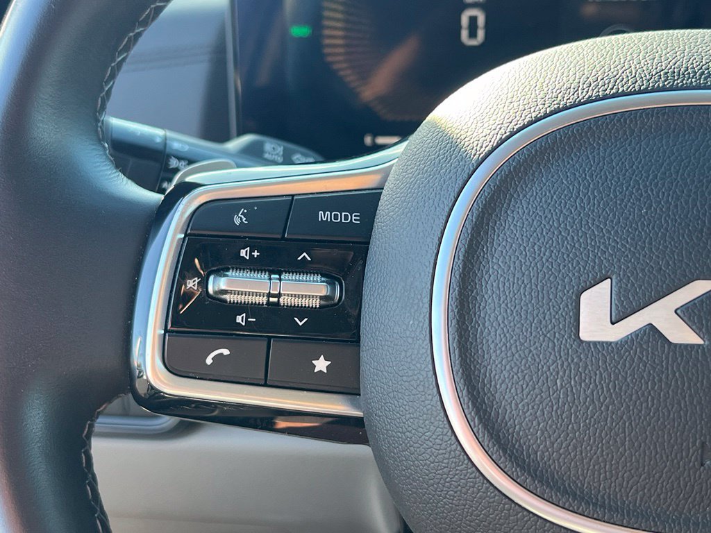 Certified 2026 Kia Carnival LXS FWD image 22