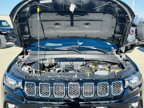 Used 2023 Jeep Compass Limited image 40