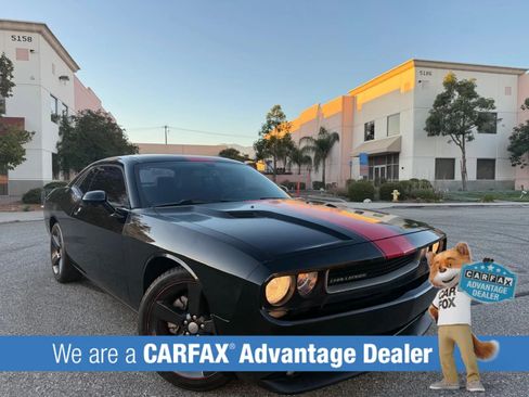 Used 2014 Dodge Challenger SXT RWD image 1