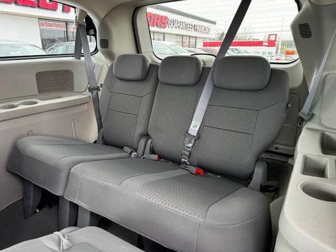 Used 2008 Chrysler Town & Country Touring w/ Flexible Seating Group image 16