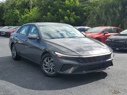 Certified 2024 Hyundai Elantra SEL FWD image 28