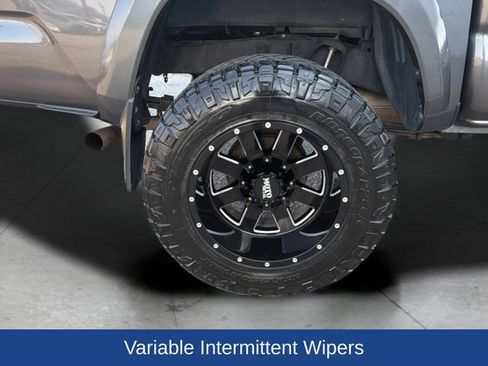 Used 2018 Toyota Tacoma TRD Sport w/ TRD Premium Sport Package AWD/4WD image 32