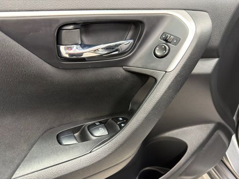 Used 2015 Nissan Altima 2.5 SV w/ Convenience Package image 15