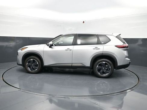 Used 2025 Nissan Rogue SV AWD/4WD image 4
