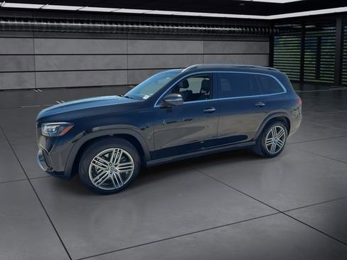 Used 2025 Mercedes-Benz GLS 450 4MATIC image 4
