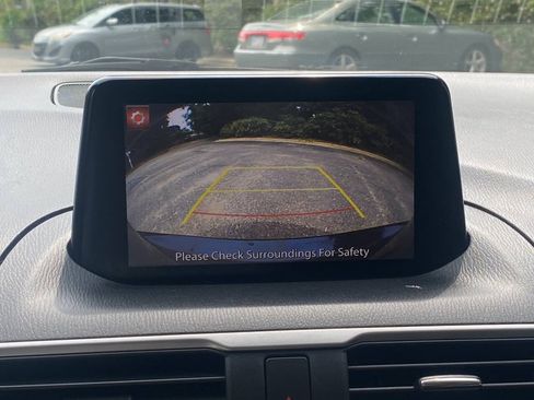 Used 2018 MAZDA MAZDA3 Touring FWD image 30