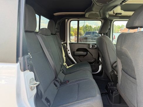 Used 2024 Jeep Gladiator Sport AWD/4WD image 34