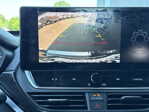 Certified 2023 Nissan Altima 2.5 SR w/ SR Premium Package FWD image 9