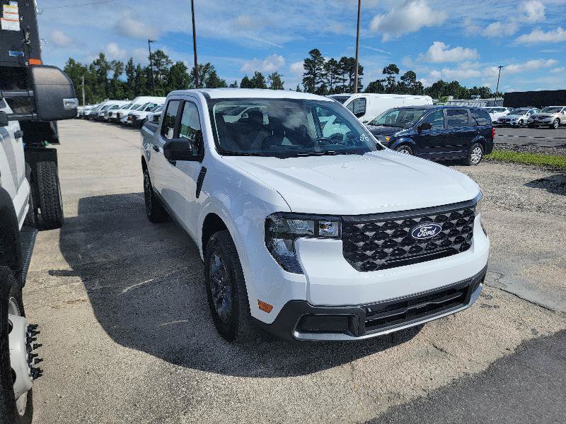 Used 2025 Ford Maverick XLT w/ Equipment Group 302A AWD/4WD image 2