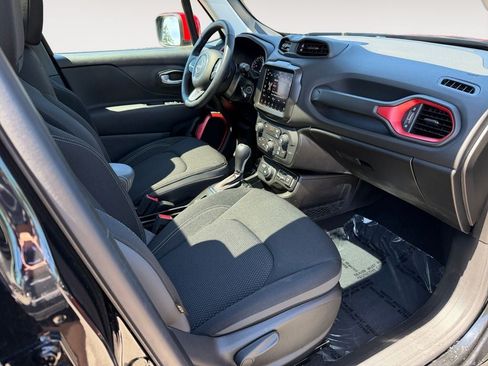 Used 2023 Jeep Renegade Latitude w/ Sun/Sound Group AWD/4WD image 26