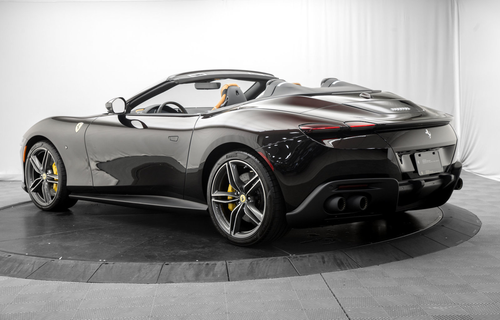 Used 2026 Ferrari Roma Spider RWD image 5