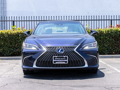 Used 2019 Lexus ES 300h w/ Accessory Package 2 FWD image 2