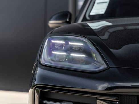 Certified 2025 Porsche Cayenne E-Hybrid AWD/4WD image 16