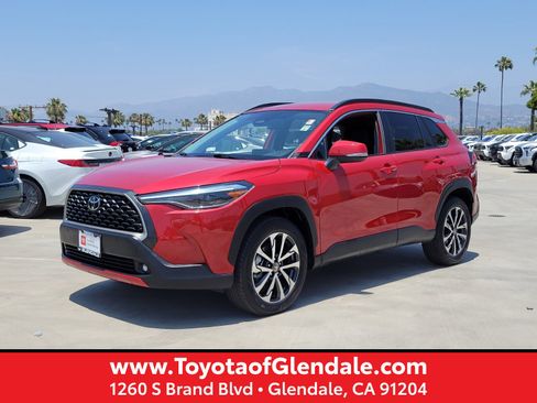 Certified 2024 Toyota Corolla Cross XLE image 1