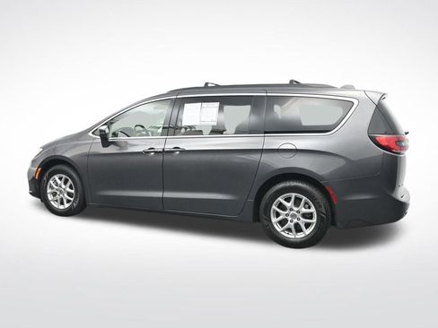 Used 2022 Chrysler Pacifica Touring-L image 10