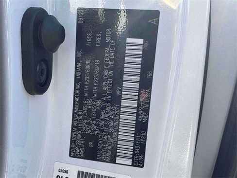 Certified 2022 Toyota Sienna XSE image 17