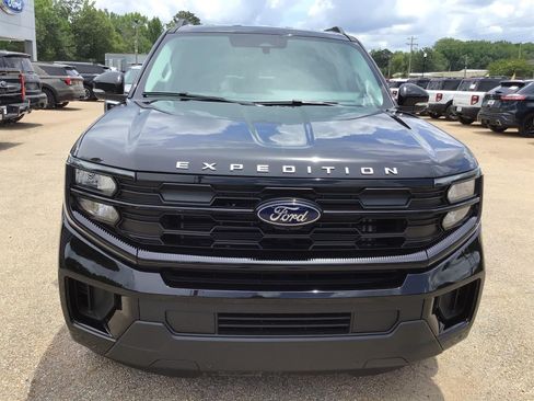 New 2026 Ford Expedition Active RWD image 6