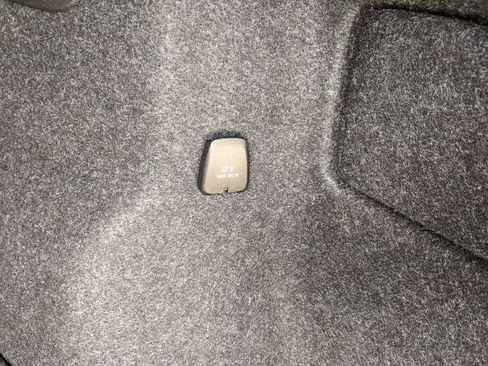 Certified 2025 Volvo XC40 B5 Plus image 28