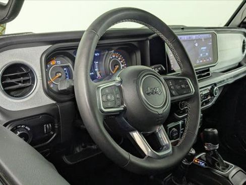 Used 2025 Jeep Wrangler Unlimited Sahara AWD/4WD image 23