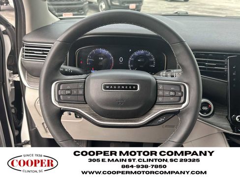 Used 2024 Jeep Wagoneer L Series II w/ Flexible Seating Group RWD image 30