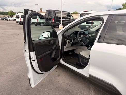 Used 2025 Ford Escape Active w/ Cold Weather Package FWD image 9