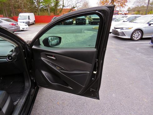 Used 2019 Toyota Yaris LE image 21