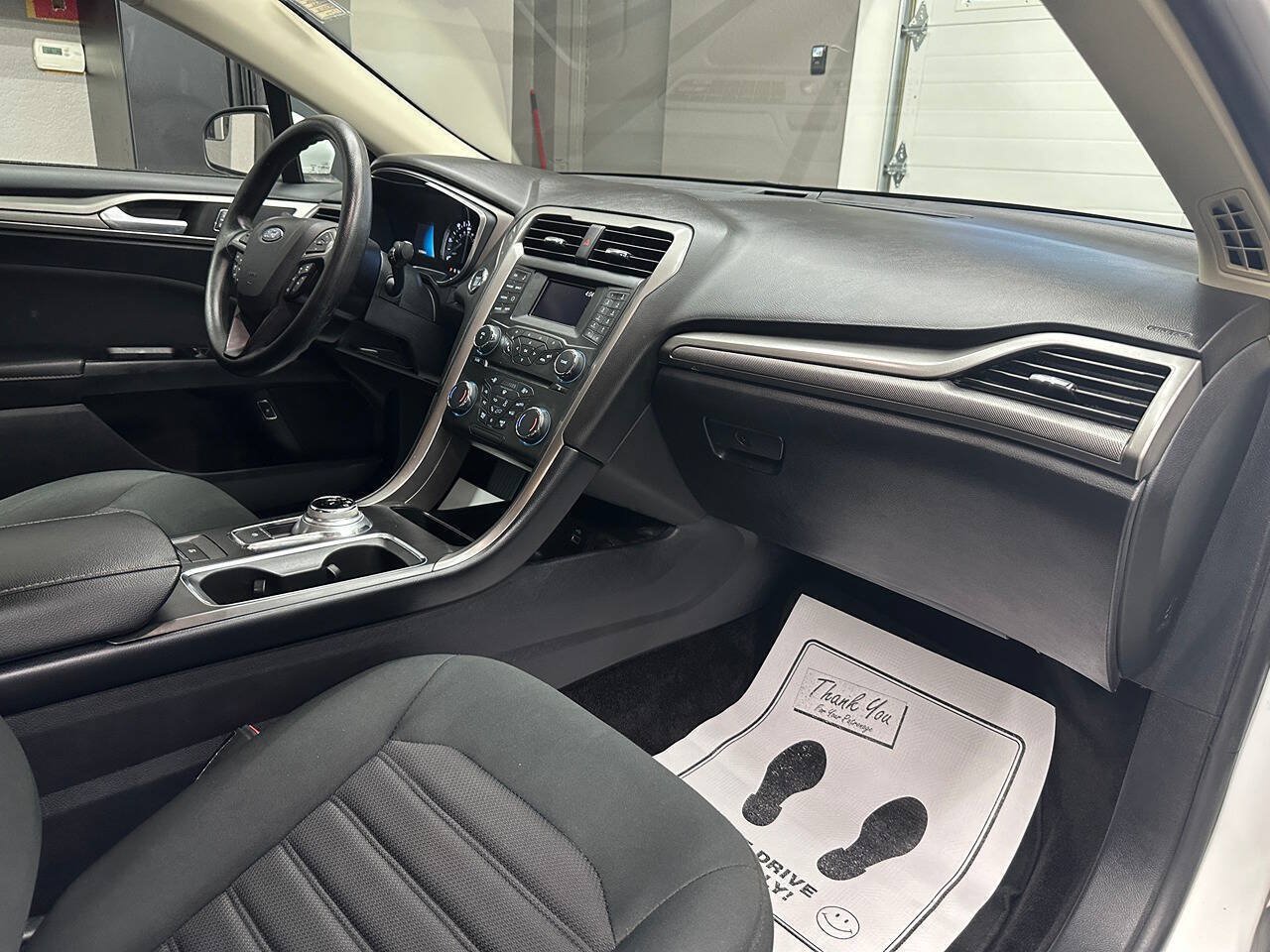 Used 2017 Ford Fusion SE FWD image 19