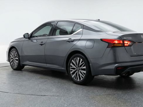 Used 2025 Nissan Altima 2.5 SV FWD image 6