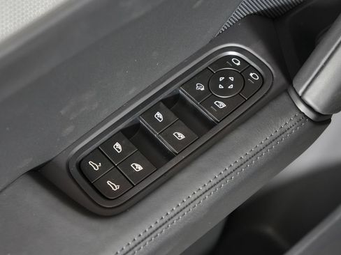 New 2026 Porsche Cayenne Coupe AWD/4WD image 16