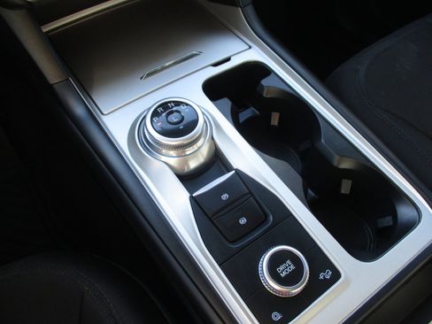 Used 2023 Ford Explorer XLT image 30